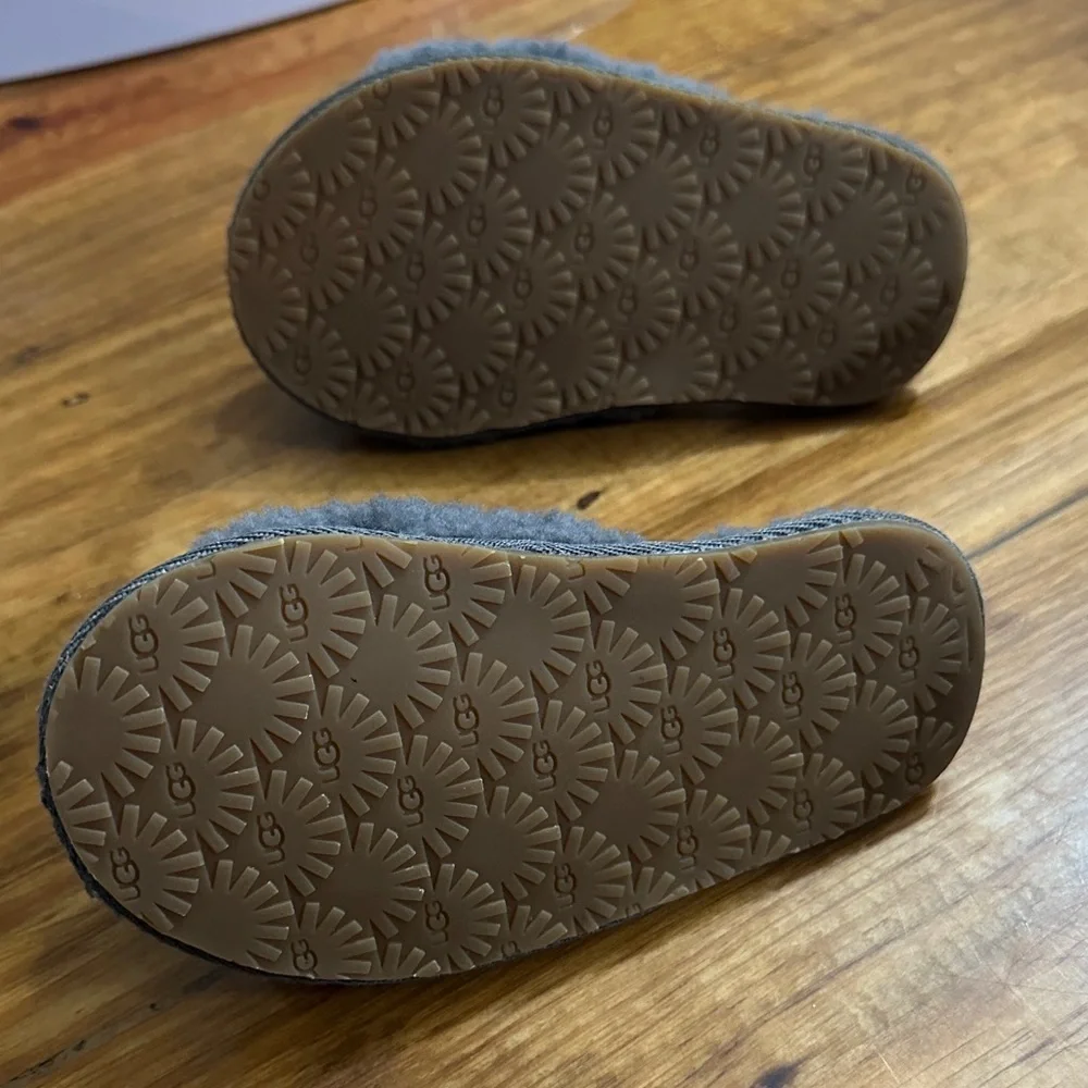 UGG Kids Charcoal Fluffy Slippers